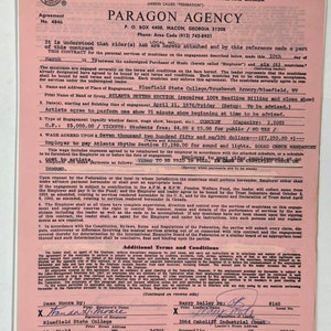 Puede incluir: Un contrato rosa y blanco de Paragon Agency, con fecha del 10 de marzo de 1979, para un concierto de Atlanta Rhythm Section en Bluefield State College. Incluye firmas y detalles sobre pago y condiciones.