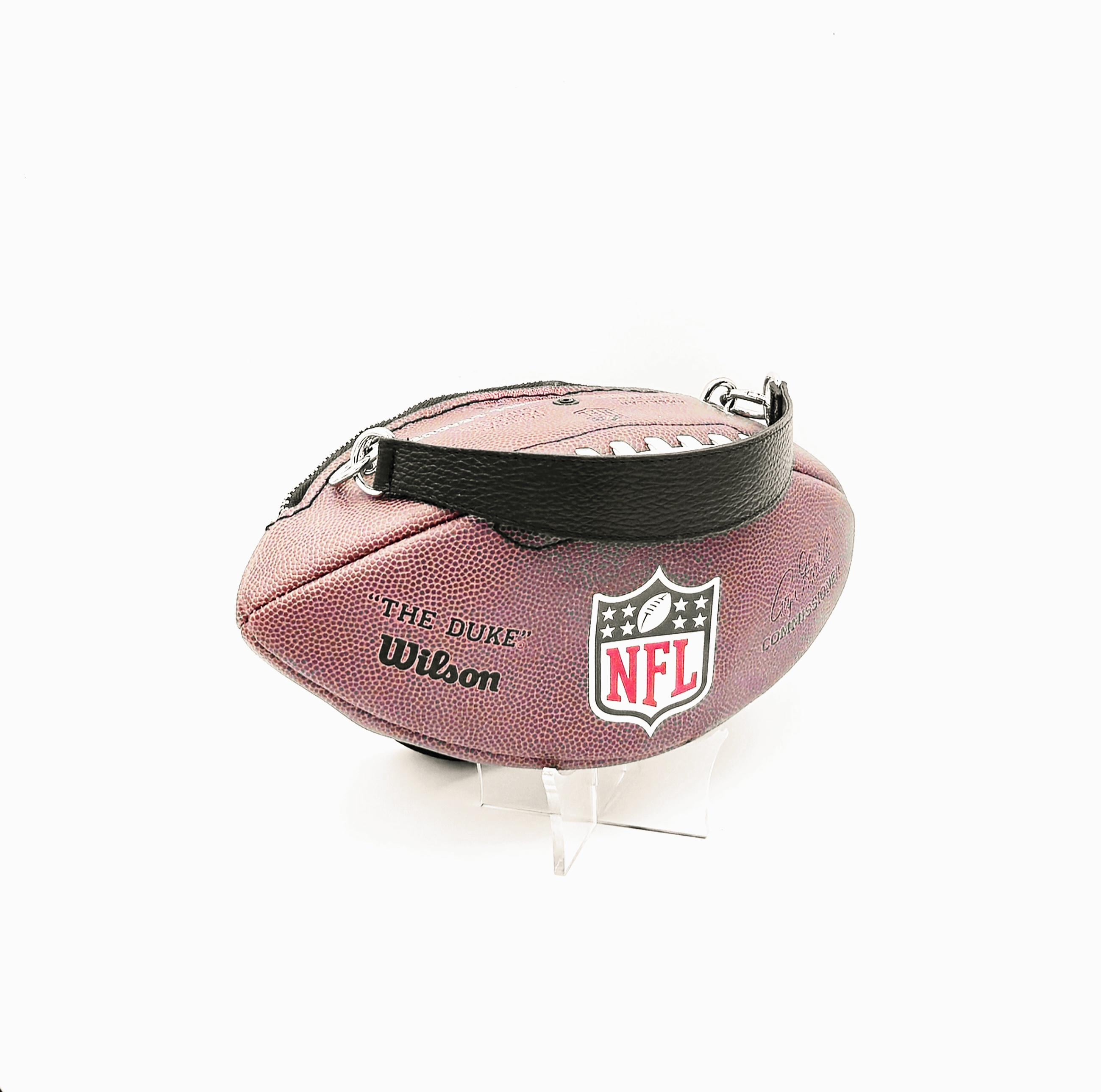 黒の本革ハンドルが付いたブラウン ウィルソン NFL アメリカン