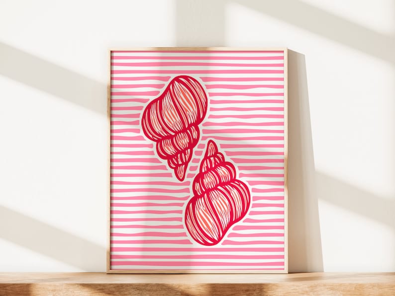 Op de afbeelding: Een ingelijst print met een roze en witte gestreepte achtergrond en twee rode schelpen. De schelpen zijn gestileerd en hebben een gedetailleerd ontwerp.