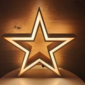 Holzstern / LED-Stern Lampe aus Naturholz / Tischleuchte LED mit Stromkabel / 35 cm