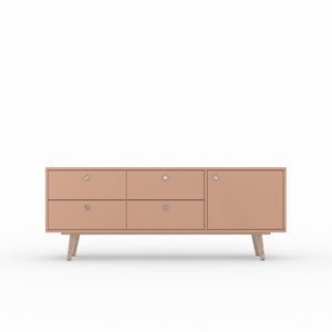 Könnte beinhalten: Eine hellbraune Holz-Medienkonsole mit vier Schubladen und einer Schranktür. Die Konsole hat ein modernes Design mit konischen Beinen.