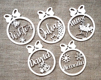 Addobbi natalizi personalizzati, decorazioni natalizie personalizzate per alberi di Natale, decorazioni natalizie in legno, nomi tagliati al laser, palline di Natale, etichette regalo con nome, colore bianco