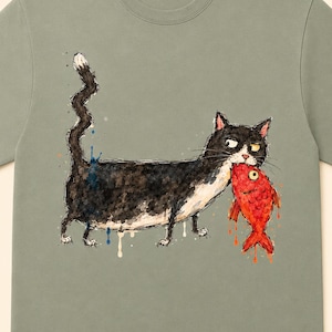 Grappige zwarte kat PNG, handgetekend aquarel kat met vis T-shirt ontwerp
