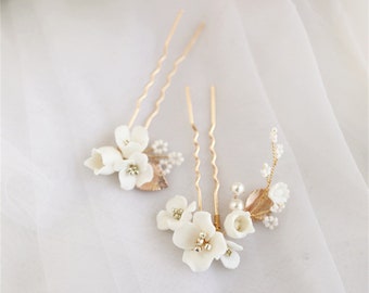 A Pair of Gold Floral Hair Pins for Bride High Quality White Flower Wedding Leaves Headpiece Hair Accessories