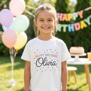 Personlig födelsedagströja med namn, pastellprickig partytröja för flickor, svart manus, anpassad födelsedagsoutfit, barntröja för småbarn och ungdom