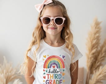 Koszulka „Witaj, trzecia klasa”, tęczowy strój na pierwszy dzień szkoły, uroczy T-shirt z powrotem do szkoły, koszulka dla trzeciej klasy, różowa koszulka z okazji dnia zdjęć