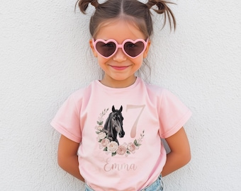 Gepersonaliseerde 7e verjaardag paard meisje T-shirt aangepaste naam zwart paard bloemen verjaardag outfit hippische partij shirt voor meisjes verjaardagscadeau shirt