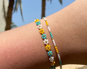 Flower bracelet in blue, white and yellow colors | Glass bead bracelet | Daisy bracelet | Pearl bracelet | Summer bracelet