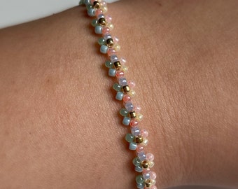 Bracelet fleuri aux couleurs pastel | Bracelet en perles de verre | Bracelet marguerite | Bracelet de perles