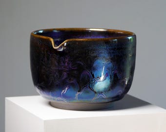 "Esprit Bleu" handmade flat-bottomed matcha bowl with pouring spout