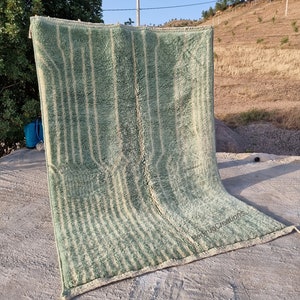 Green Moroccan Rug, emerald green rug , Modern beni ouarain Rug, azilal green rug , green leaf rug, light green rug , berber teppich
