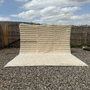 Tapis marocain blanc, tapis maroc blanc, tapis beni ouarain moderne, tapis berbère, tapis blanc cassé, commande sur mesure