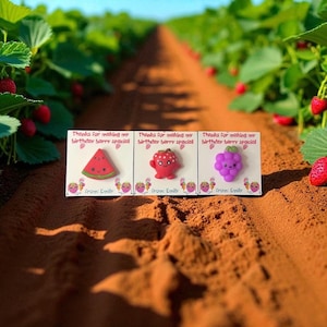Berry Sweet Party Favors – Personalized Fruit-Themed squishy Gifts”