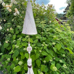 handgefertigte Keramik Glocke mit echtem Gräsermotiv im Boho Stil, Keramik Garten, Klangspiel Keramik, Deko Glocke, Windspiel Keramik, weiß
