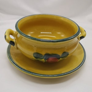 Preserving Family Tradition: Grandma&#39;s Ceramic Soup Bowl, a Vintage Collectible Piece
