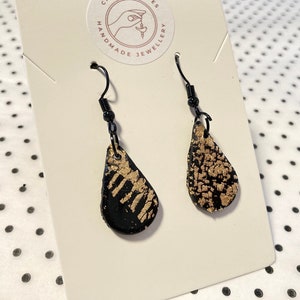 Delicate black and gold dangle earrings | Polymer Clay Earrings |dangle Earrings | elegant earrings | Black gold earrings |