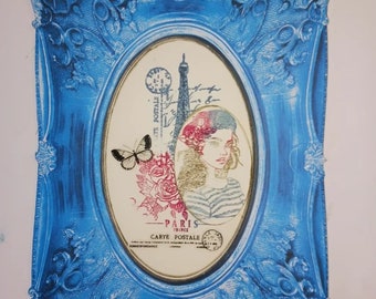 Table in the form of a blue frame with scrapped map on the theme of Paris