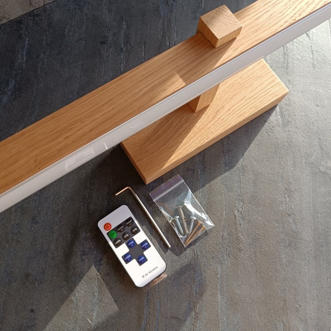 Applique da parete in rovere massello fatta a mano con LED