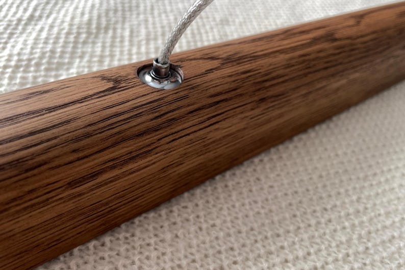 Lámpara de araña lineal de madera de roble, Iluminación de isla de cocina, Lámpara colgante de madera, Lámpara hecha a mano, Lámpara de techo de madera, Lámpara escandinava ARCA imagen 11