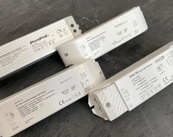 Opciones de atenuación y alimentación para nuestra iluminación únicamente: fuente de alimentación LED regulable: controlador TRIAC, pulsador, 0–10 V o DALI.