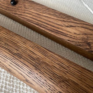 Lámpara de araña lineal de madera de roble, Iluminación de isla de cocina, Lámpara colgante de madera, Lámpara hecha a mano, Lámpara de techo de madera, Lámpara escandinava ARCA dark oak