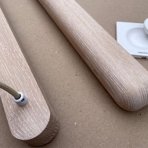 Lámpara de araña lineal de madera de roble, Iluminación de isla de cocina, Lámpara colgante de madera, Lámpara hecha a mano, Lámpara de techo de madera, Lámpara escandinava ARCA white oak