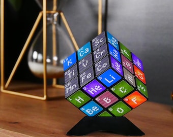 Cubo de la tabla periódica de Minecraft 3x3: rompecabezas para científicos, regalo para gamers o aficionados a la ciencia con base (5,7 cm)