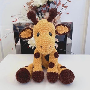 Motif Jerry la girafe au crochet, jolie girafe en peluche, girafe au crochet, cadeau fait main, peluche douce, adapté aux débutants