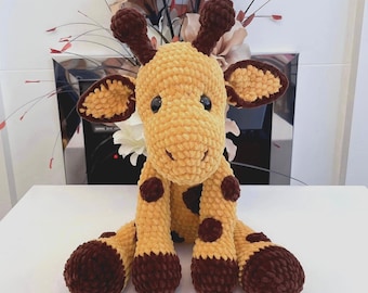 Peluche Geoffrey de 9 pulgadas, creado para ti por Toys R Us Peluche Geoffrey de 9 pulgadas, creado para ti por Toys R Us