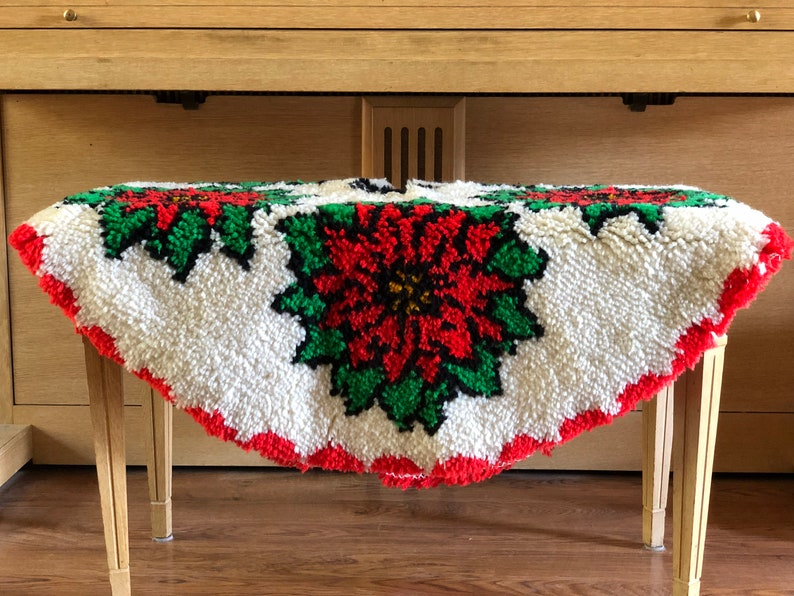 Vintage Bucilla Latch Hook Kit Poinsettia 39 Round Christmas Tree Skirt