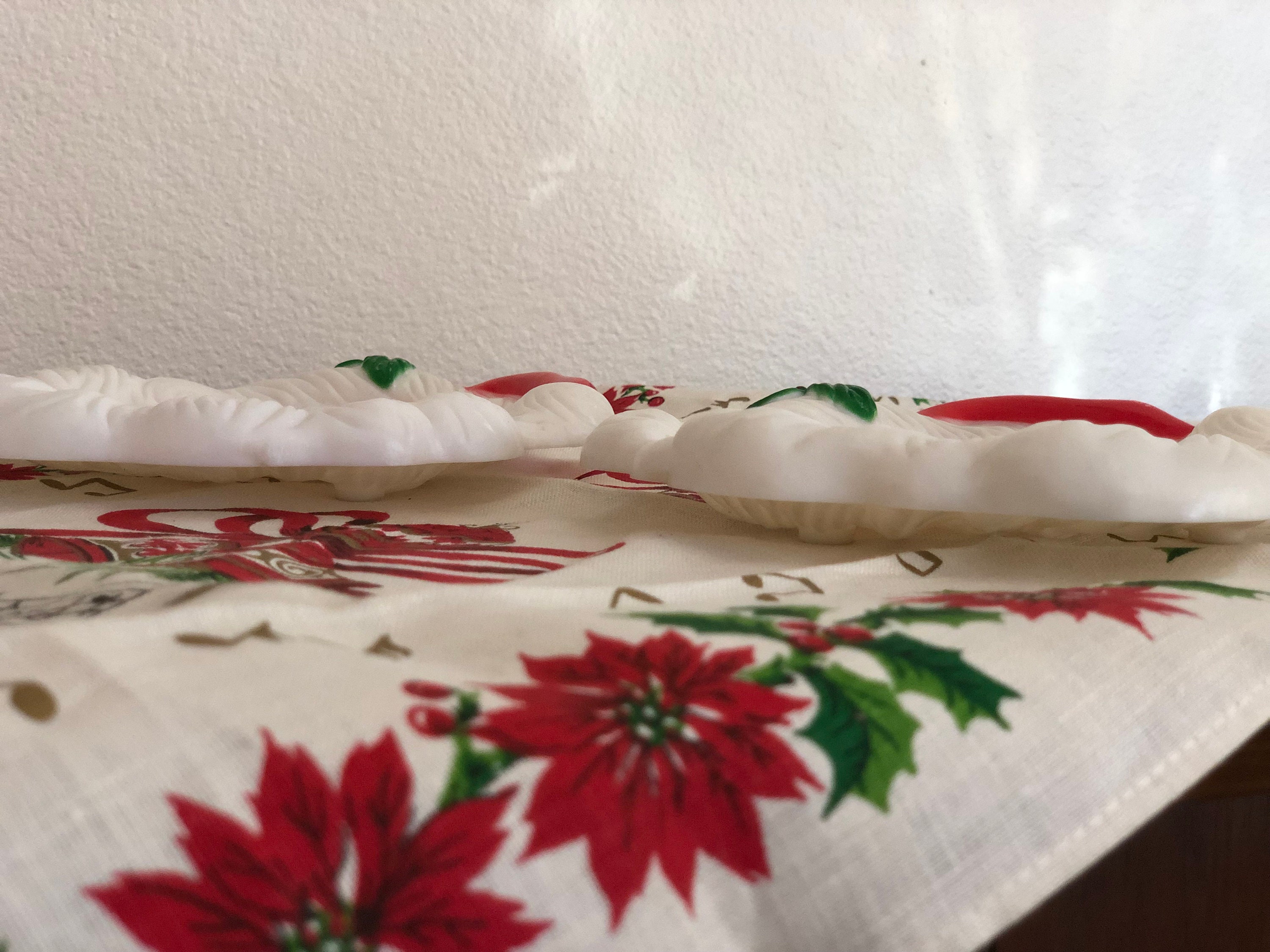 thumbnail image 2 of Vintage Santa Christmas Party Food Boxes & Plates - Festive Tableware Set 2 of 6