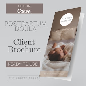Op de afbeelding: Een brochure sjabloon voor postpartum doulas, met een foto van een pasgeboren baby die slaapt op een wit deken. De brochure heeft de titel "Postpartum Doula Client Brochure" en bevat de tekst "Bewerken in Canva", "Klaar voor gebruik!" en "The Modern Doula".