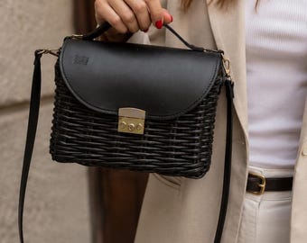 Ręcznie robiona torebka typu crossbody ze słomy i skóry: Letnia torebka ze słomy