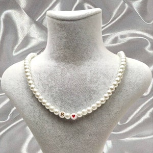 Joyería de perlas de letras, collar de nombre personalizado, collar de pareja personalizado con corazón rojo / regalo de collar de socios personalizados para ella