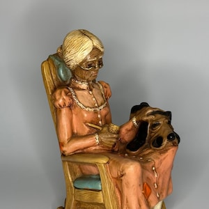 Vintage UNIVERSAL STATUARY 1979 Chalkware Ceramic style Sculpture Figurine 659 Grandma in Rocker with Dog