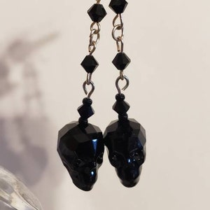 Crystal skull earring, black skull earring, Swarovski Crystal skull, Gothic skull earring, skull jewelry, Swarovski earring, Gothic earring
