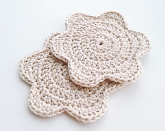 Posavasos de flores con patrón de crochet