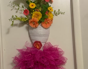 Mermaid door hanger with or without flowers. Customer orders accepted, message me for collaboration and pricing.