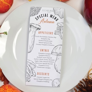 Puede incluir: Una tarjeta de men&uacute; blanca con una ilustraci&oacute;n en blanco y negro de champi&ntilde;ones. El men&uacute; se titula "Men&uacute; Especial Oto&ntilde;o" y enumera aperitivos, platos principales y postres. El men&uacute; incluye platos como lasa&ntilde;a de calabaza, risotto de calabaza y salsa de calabaza.