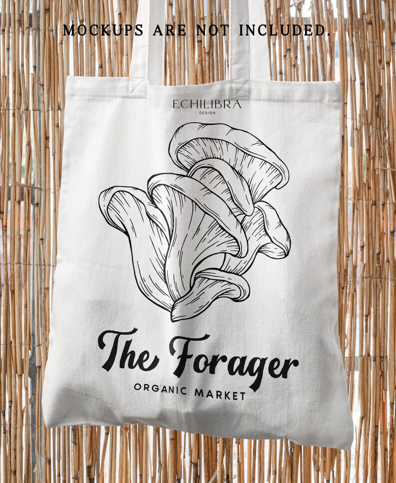 Puede incluir: Bolsa de tela blanca con texto negro y un dibujo de l&iacute;nea de champi&ntilde;ones. El texto dice "The Forager Organic Market" y "Echilibra Design".