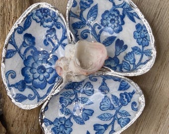 Medium Decoupage triple clam shell jewelry tray