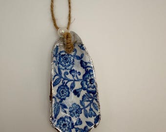 Oyster blue and white shell