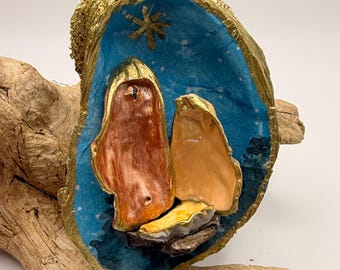 Oyster Shell Nativity Scene: Coastal Christmas Decor, Resin Coated Holy Family Figurine