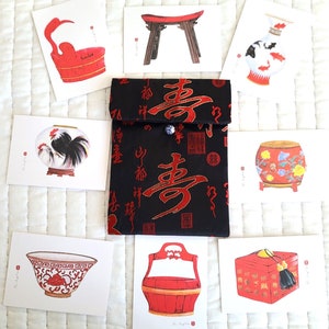 8 cartes de correspondance basées sur mes peintures originales d'objets chinois (avec enveloppes) dans une pochette en soie chinoise de votre choix.