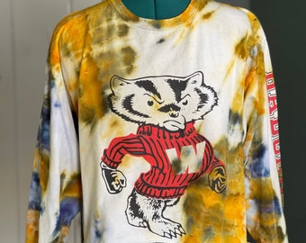 Ice Dye Graphic T-Shirt Medium Yellow/Blue Cropped University of Wisconsin Badgers Long Sleeve