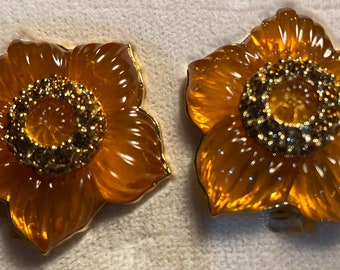 D&#39;Orlan Signed Clip Earrings. Triple 22kt gold with Resin Flower & handset Swarovski crystals. Designer, Vintage, Canadian, New pair