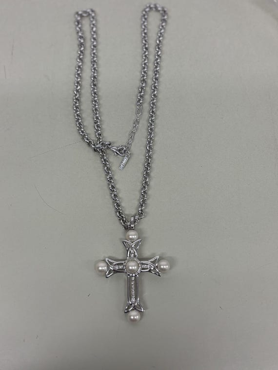 rhodium plated crystal cross necklace made with swarovski elements