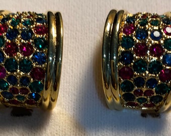 D&#39;Orlan Signed Clip Earrings. Handset Swarovski Blue, Red, Green crystals. Triple 22kt gold plated. Designer, Vintage, Canadian, New pair