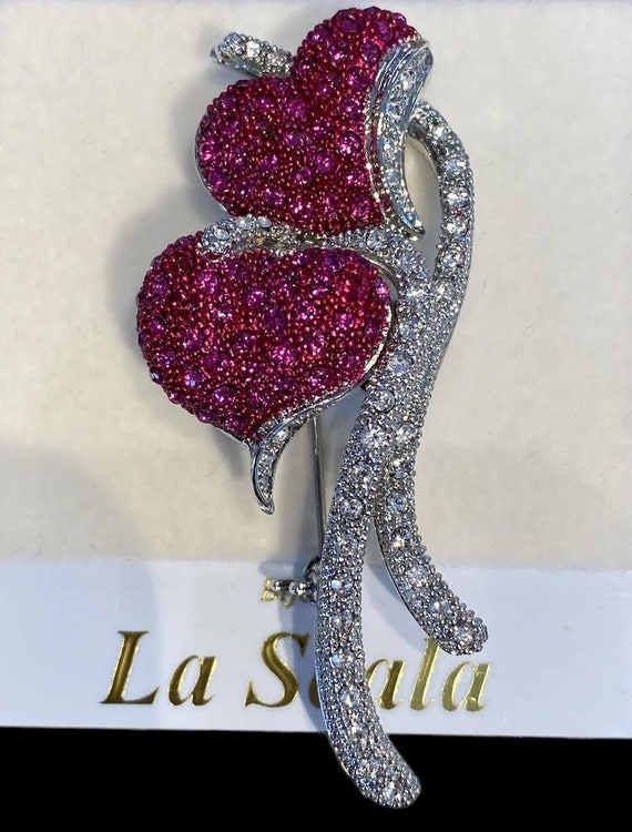 La Scala 2 Hearts in Flower. Rhodium plated w hand
