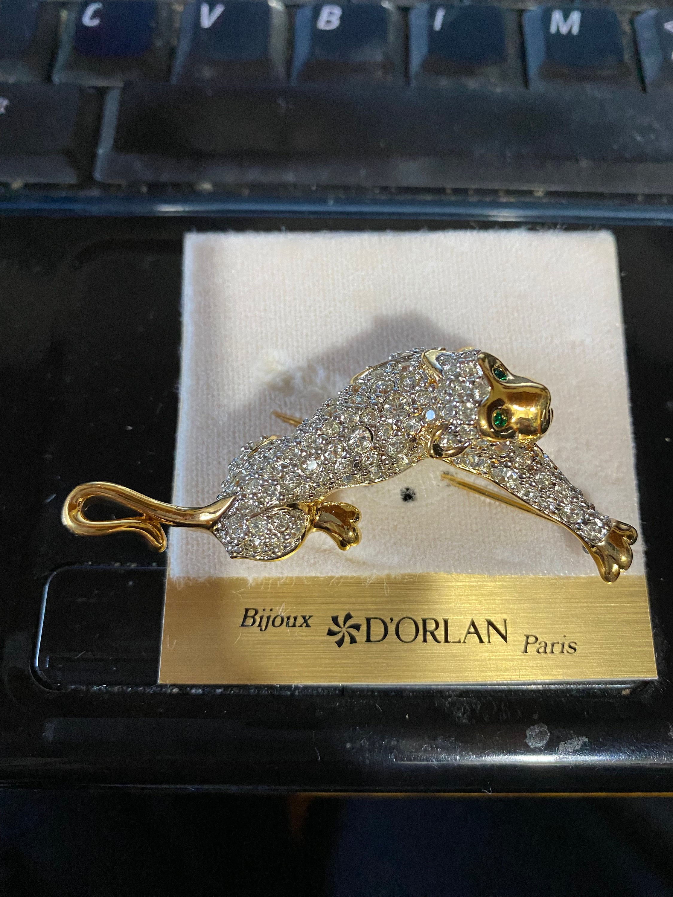 ヴィンテージ D’Orlan スターバーストブローチ 太陽 ストーン パール D'orlan Wild Cat Brooch, Swarovski Crystals, 22kt Gold Plated - Etsy